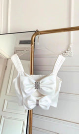 BOW-EMBELLISHED TWO-PIECE SUIT IN WHITE DRESS STYLE OF CB
