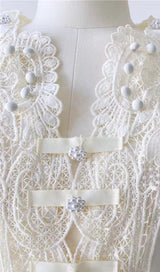 LACE WAIST-TIGHTENING MIDI DRESS IN WHITE DRESS STYLE OF CB