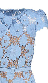 APPLIQUÉD FLORAL LACE MIDI DRESS IN BLUE DRESS STYLE OF CB