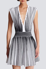 Two-tone v-neck sleeveless flared knit mini dress