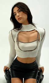 High-necked long-sleeved suspender top. ohmogo 