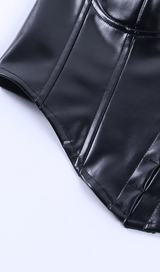 Slim-fit U-neck vest styleofcb 